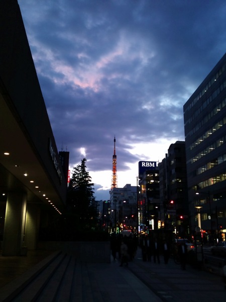 東京タワーを浜松町から