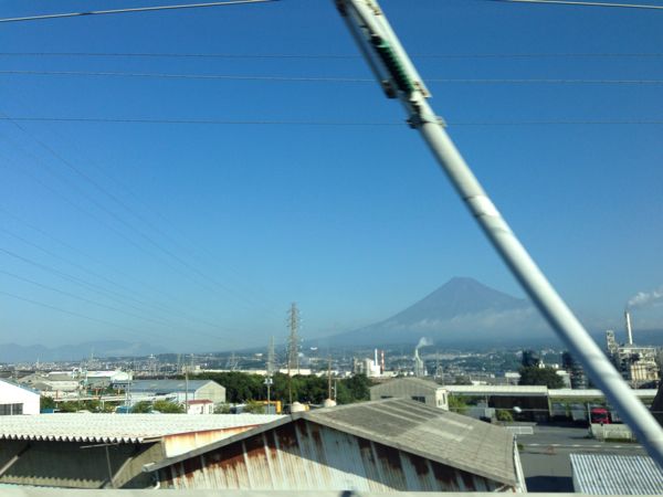 新幹線から富士山と電柱