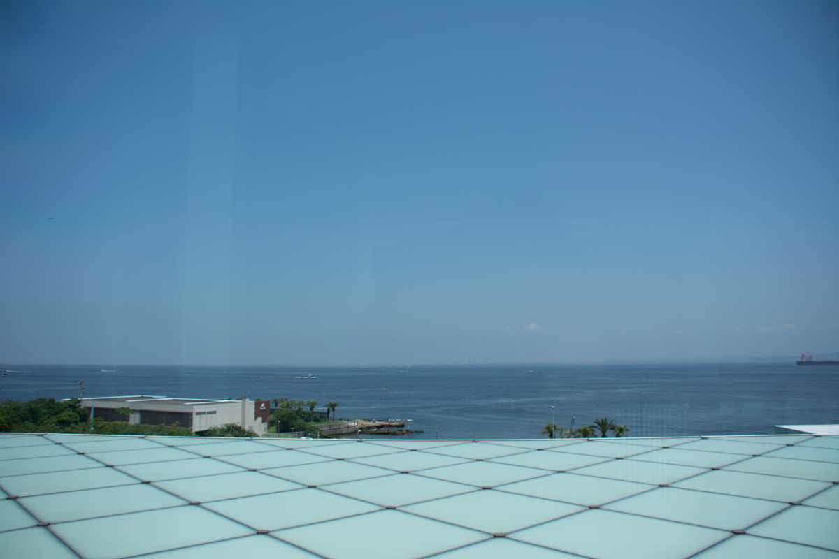 横須賀美術館 恋人の聖地からの海の眺め