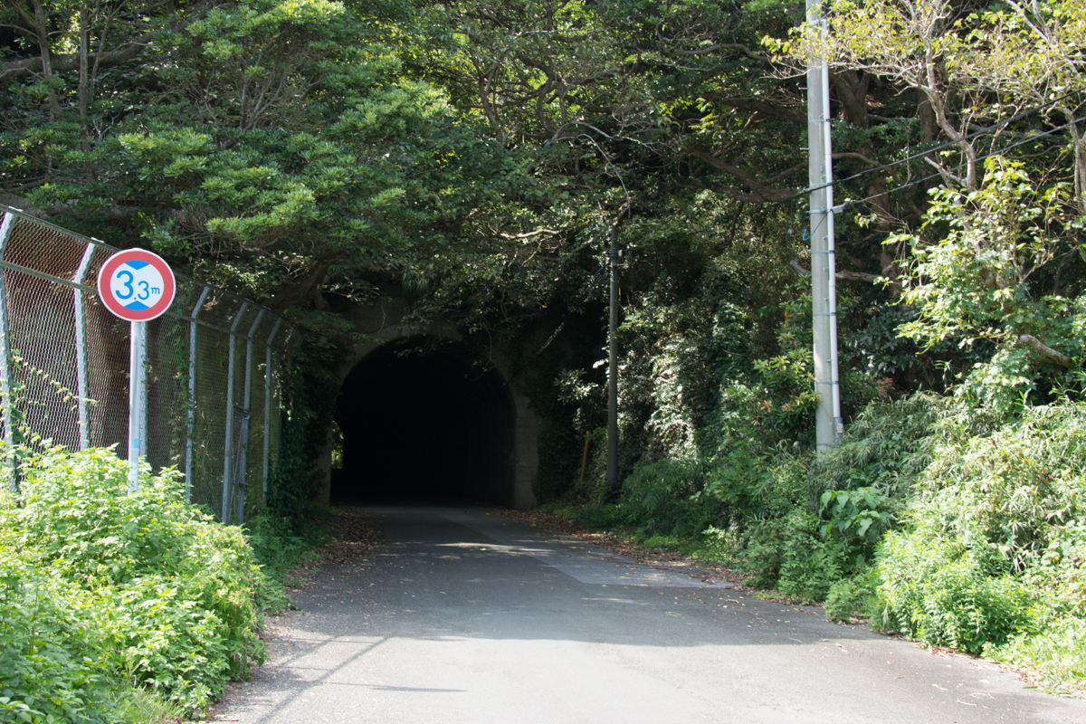 安房小湊方面に続くトンネル